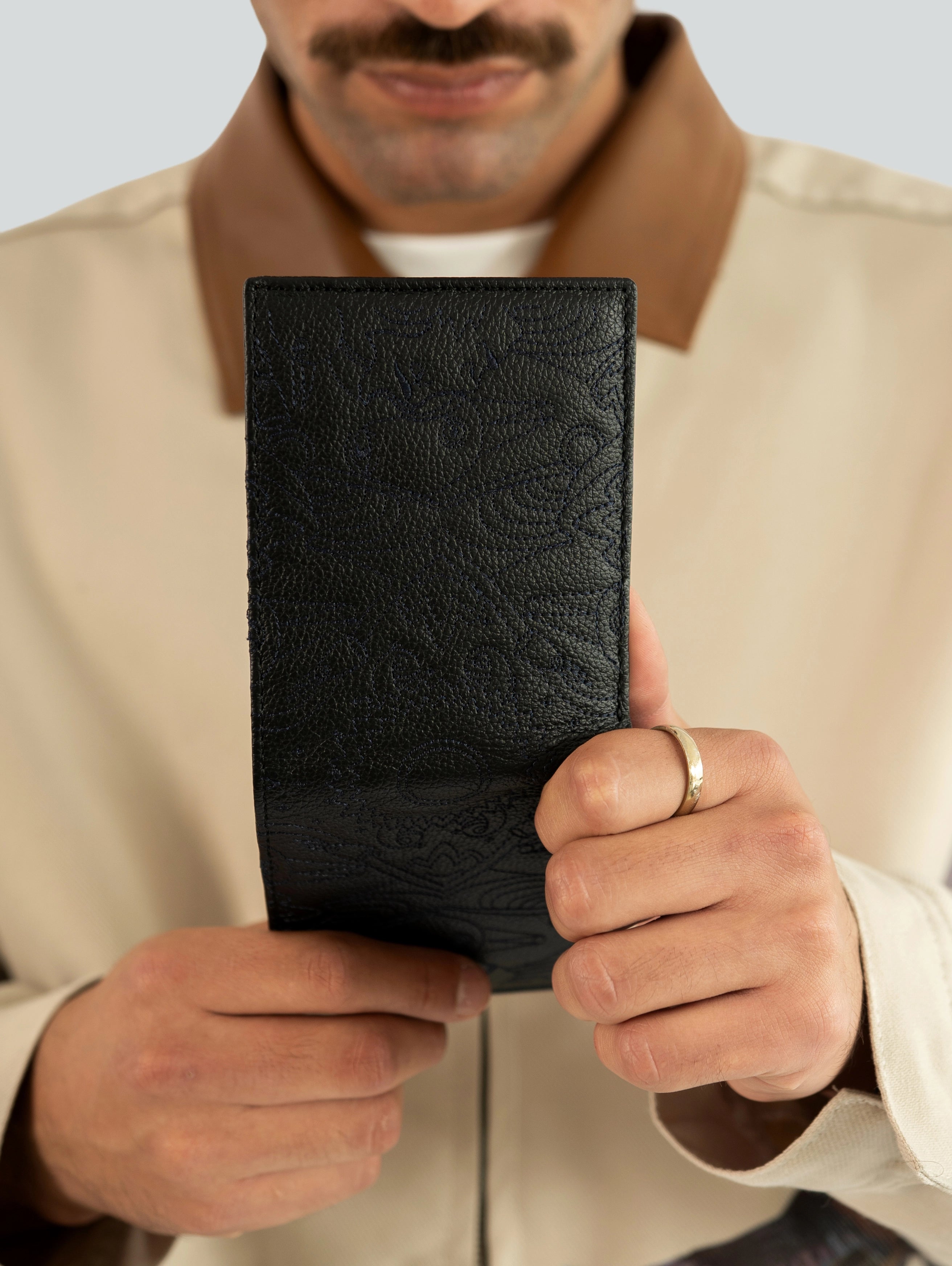 BLACK BI-FOLD WALLET